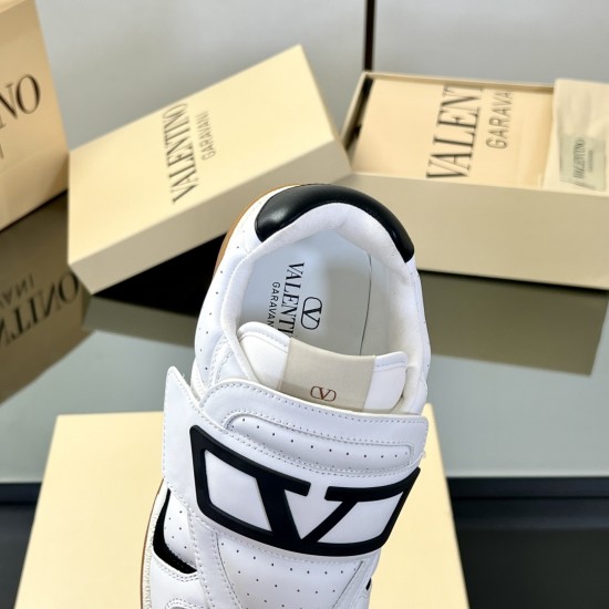 Valentino Shoes Top Quality
Women size 35-41
Men size 39-45