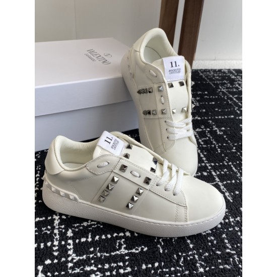Valentino Shoes Top Quality
Women size 35-41
Men size 39-45