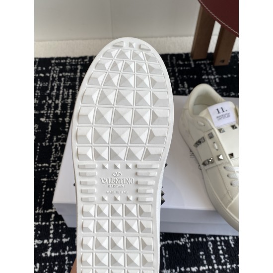 Valentino Shoes Top Quality
Women size 35-41
Men size 39-45