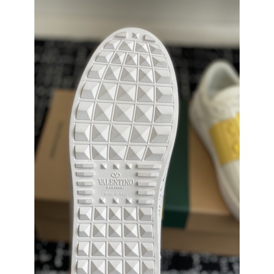 Valentino Shoes Top Quality
Women size 35-41
Men size 39-45