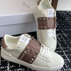 Valentino Shoes Top Quality
Women size 35-41
Men size 39-45