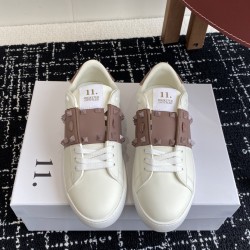 Valentino Shoes Top Quality
Women size 35-41
Men size 39-45
