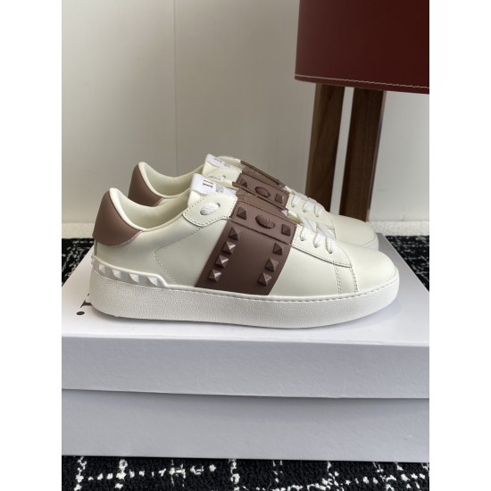 Valentino Shoes Top Quality
Women size 35-41
Men size 39-45