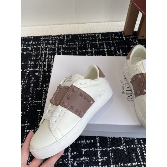 Valentino Shoes Top Quality
Women size 35-41
Men size 39-45