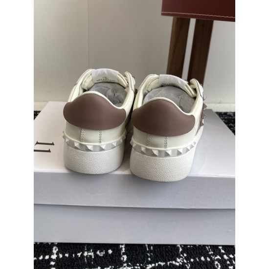 Valentino Shoes Top Quality
Women size 35-41
Men size 39-45