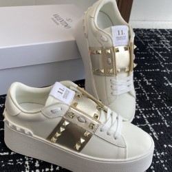 Valentino Shoes Top Quality
Women size 35-41
Men size 39-45