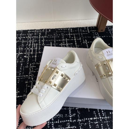 Valentino Shoes Top Quality
Women size 35-41
Men size 39-45