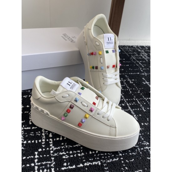 Valentino Shoes Top Quality
Women size 35-41
Men size 39-45