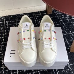 Valentino Shoes Top Quality
Women size 35-41
Men size 39-45