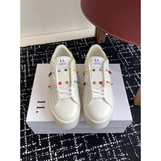 Valentino Shoes Top Quality
Women size 35-41
Men size 39-45