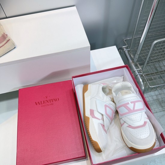 Valentino Shoes Top Quality
Women size 35-41
Men size 39-45