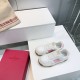 Valentino Shoes Top Quality
Women size 35-41
Men size 39-45