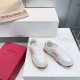 Valentino Shoes Top Quality
Women size 35-41
Men size 39-45