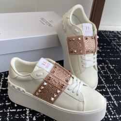 Valentino Shoes Top Quality
Women size 35-41
Men size 39-45