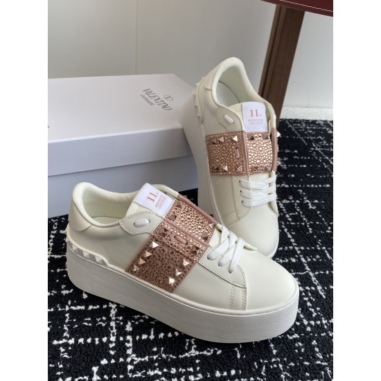 Valentino Shoes Top Quality
Women size 35-41
Men size 39-45