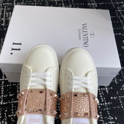 Valentino Shoes Top Quality
Women size 35-41
Men size 39-45