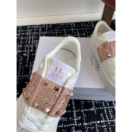 Valentino Shoes Top Quality
Women size 35-41
Men size 39-45