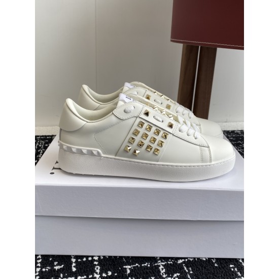 Valentino Shoes Top Quality
Women size 35-41
Men size 39-45