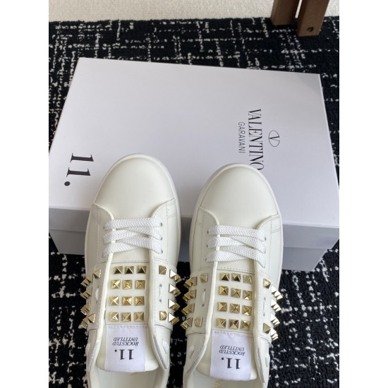 Valentino Shoes Top Quality
Women size 35-41
Men size 39-45