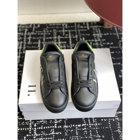 Valentino Shoes Top Quality
Women size 35-41
Men size 39-45