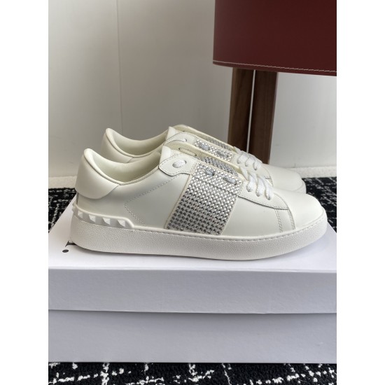 Valentino Shoes Top Quality
Women size 35-41
Men size 39-45