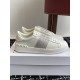 Valentino Shoes Top Quality
Women size 35-41
Men size 39-45