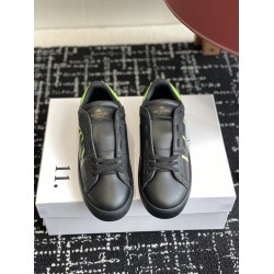 Valentino Shoes Top Quality
Women size 35-41
Men size 39-45