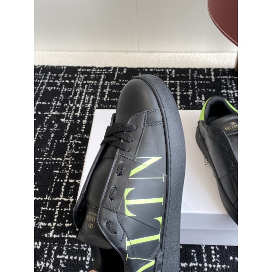Valentino Shoes Top Quality
Women size 35-41
Men size 39-45