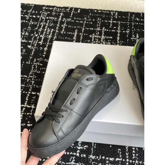 Valentino Shoes Top Quality
Women size 35-41
Men size 39-45