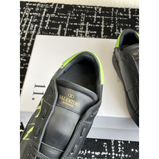 Valentino Shoes Top Quality
Women size 35-41
Men size 39-45