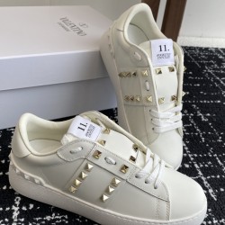 Valentino Shoes Top Quality
Women size 35-41
Men size 39-45