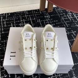 Valentino Shoes Top Quality
Women size 35-41
Men size 39-45