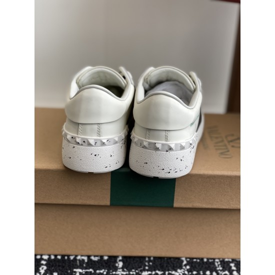Valentino Shoes Top Quality
Women size 35-41
Men size 39-45