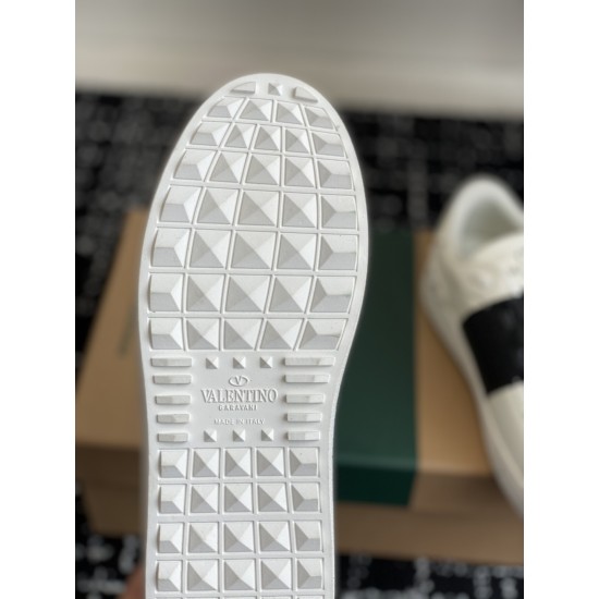 Valentino Shoes Top Quality
Women size 35-41
Men size 39-45