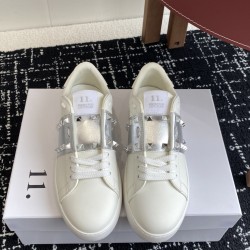 Valentino Shoes Top Quality
Women size 35-41
Men size 39-45