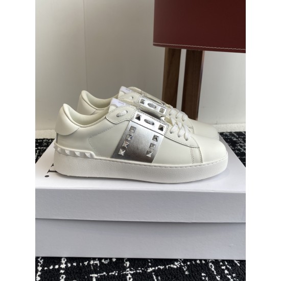 Valentino Shoes Top Quality
Women size 35-41
Men size 39-45