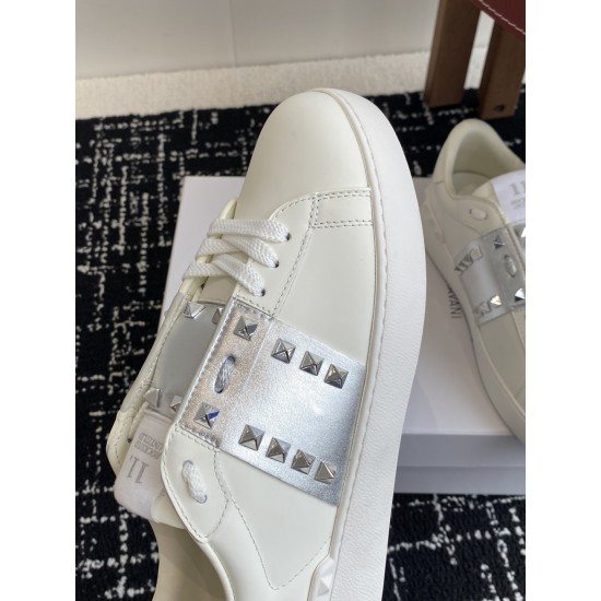 Valentino Shoes Top Quality
Women size 35-41
Men size 39-45