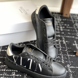 Valentino Shoes Top Quality
Women size 35-41
Men size 39-45