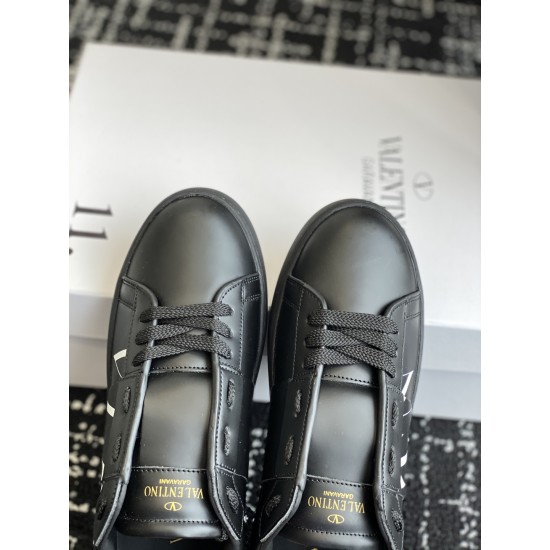 Valentino Shoes Top Quality
Women size 35-41
Men size 39-45