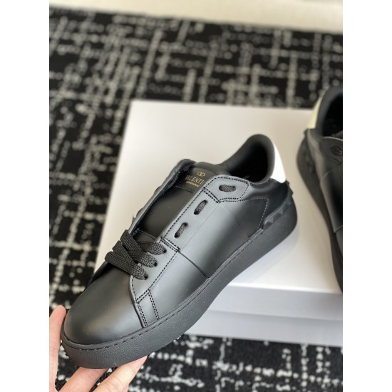 Valentino Shoes Top Quality
Women size 35-41
Men size 39-45