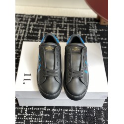 Valentino Shoes Top Quality
Women size 35-41
Men size 39-45