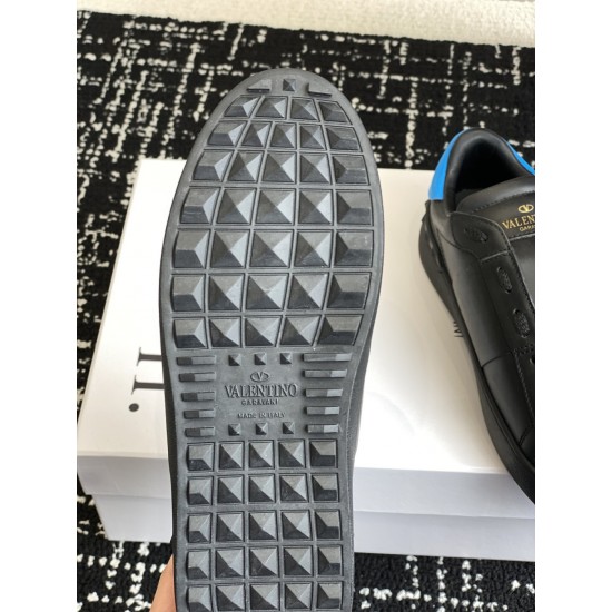 Valentino Shoes Top Quality
Women size 35-41
Men size 39-45
