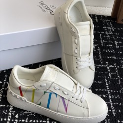 Valentino Shoes Top Quality
Women size 35-41
Men size 39-45