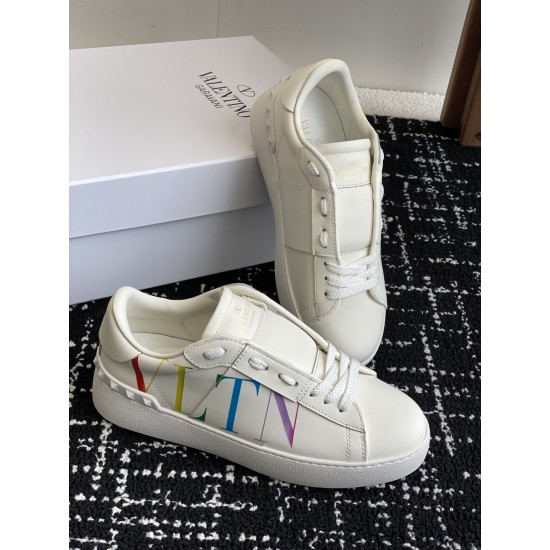 Valentino Shoes Top Quality
Women size 35-41
Men size 39-45