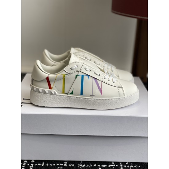 Valentino Shoes Top Quality
Women size 35-41
Men size 39-45