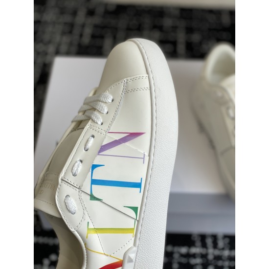 Valentino Shoes Top Quality
Women size 35-41
Men size 39-45
