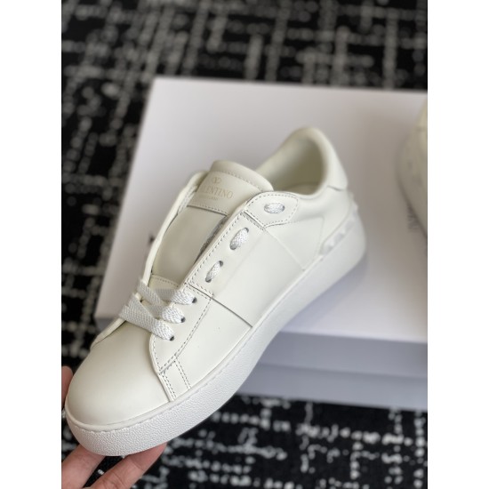 Valentino Shoes Top Quality
Women size 35-41
Men size 39-45