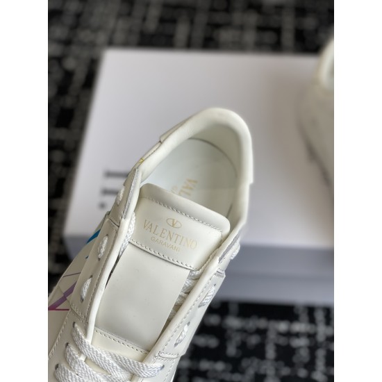 Valentino Shoes Top Quality
Women size 35-41
Men size 39-45