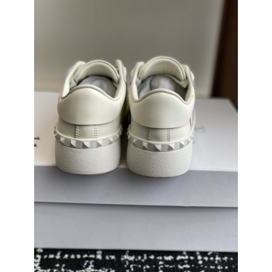 Valentino Shoes Top Quality
Women size 35-41
Men size 39-45