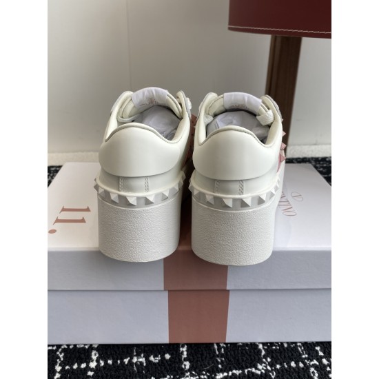 Valentino Shoes Top Quality
Women size 35-41
Men size 39-45